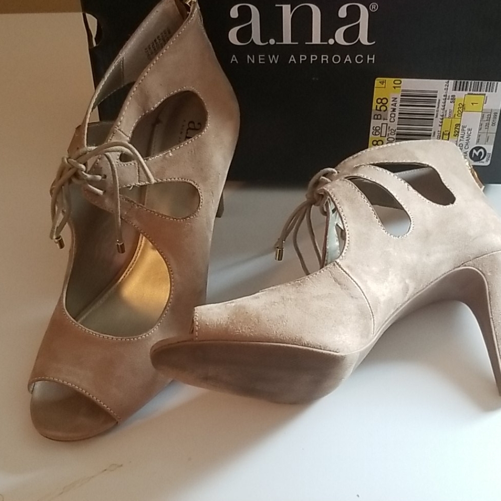 Shoes - Picture 4 of 6